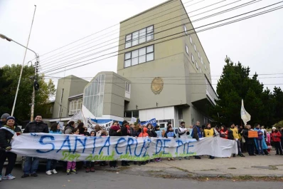 Alicia Kirchner, cercada por las protestas