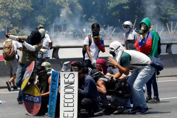 Dos muertos y más represión en Venezuela