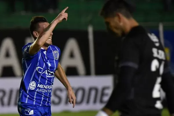 Godoy Cruz ganó en Bolivia y quedó cerca de la clasificación