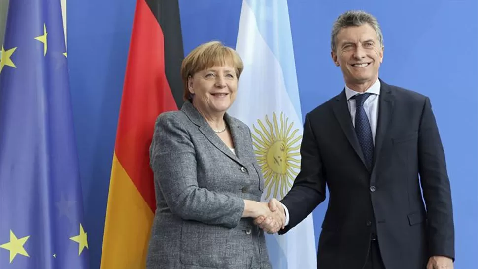 En julio de 2006, durante una gira por Europa, el presidente Mauricio Macri compartió un almuerzo de trabajo con la canciller de Alemania, Angela Merkel. ARCHIVO LA GACETA