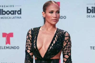 En llamas: Jennifer López encendió la noche en los Billboard con un vestido calado