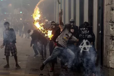 Brasil: enfrentamientos entre manifestantes y la policía en la huelga contra Michel Temer