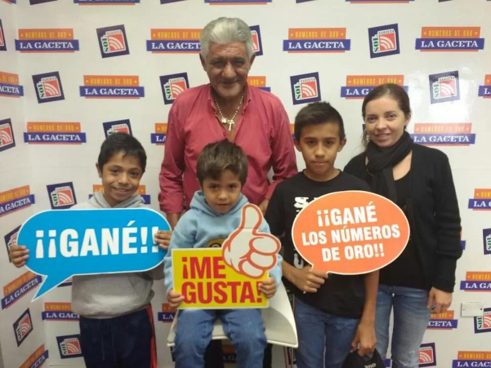 PROTAGONISTAS. Luis Galván, Romina Macías y la alegría de los chicos. 