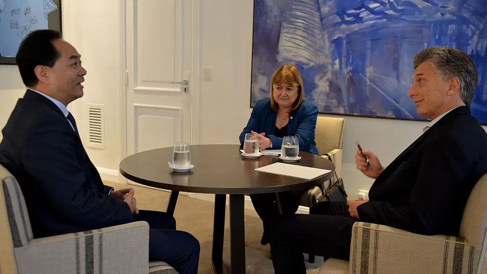 Macri y la canciller Susana Malcorra recibieron al embajador de China, en vísperas del viaje al país asiático. TÉLAM