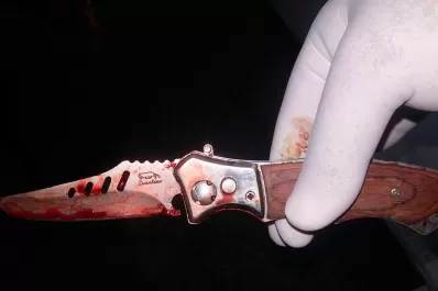 Lo increparon, se puso a pelear y terminó con una navaja clavada en la espalda