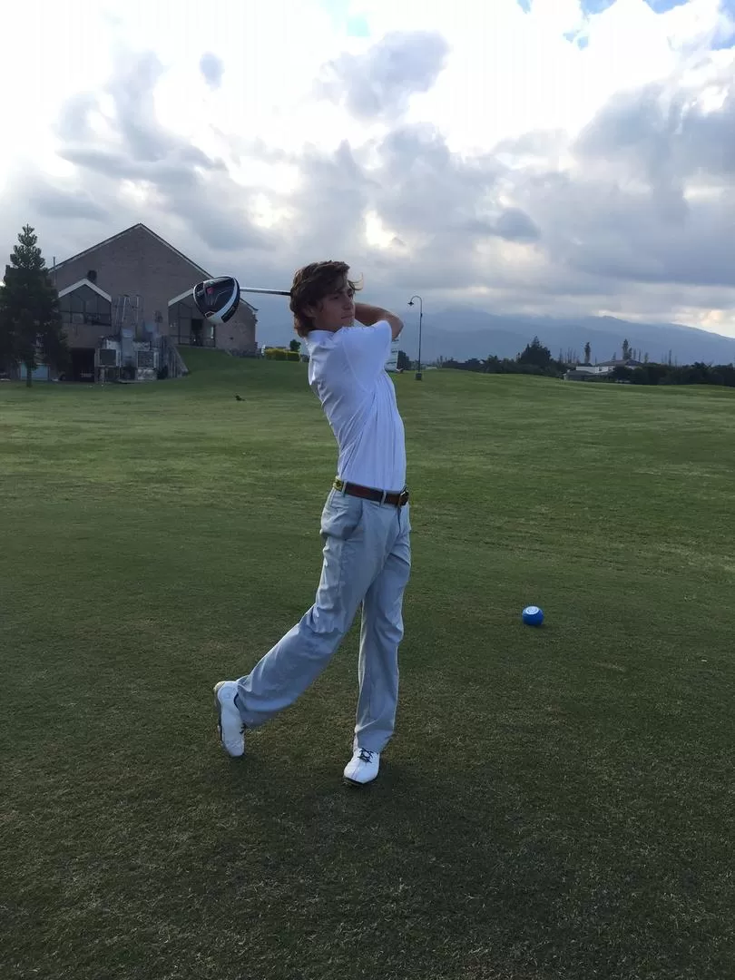 OPORTUNO. El bonaerense De Aduriz tuvo una buena ronda y saltó a la punta. foto de Pedro Caram