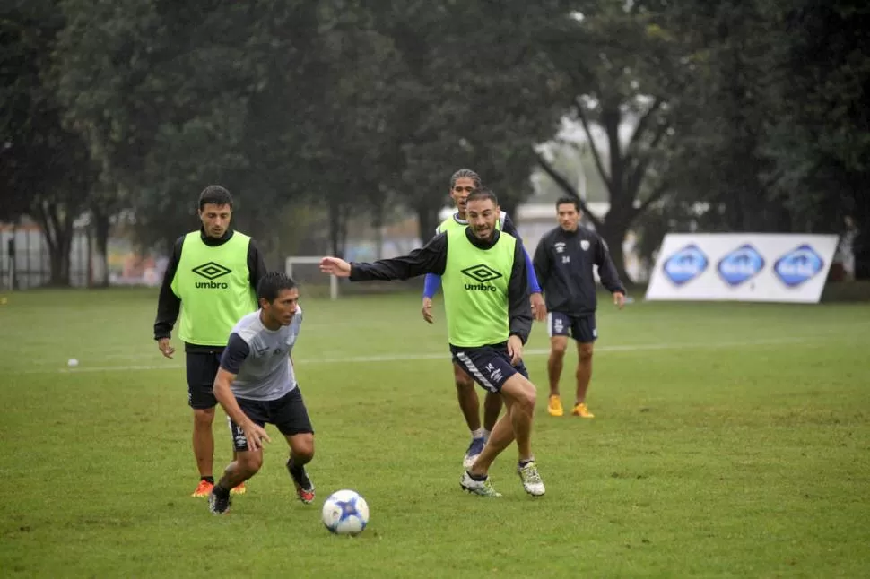 VUELTA. Justo un mes después de su último partido como titular (7 de abril ante Central), Acosta volverá a jugar de arranque. la gaceta / foto de Inés Quinteros Orio (archivo)