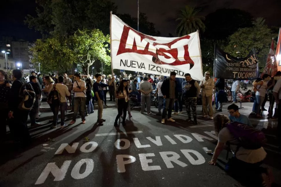 PROTESTA. En Tucumán, organismos de derechos humanos, agrupaciones políticas y militantes repudiaron con una marcha el fallo de la Corte. la gaceta / foto de Inés Quinteros Orio