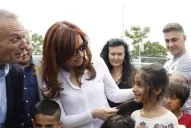 Criistina Kirchner visitó un campo de refugiados en Grecia