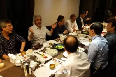 Denuncian a Cano por un polémico viaje a Corea