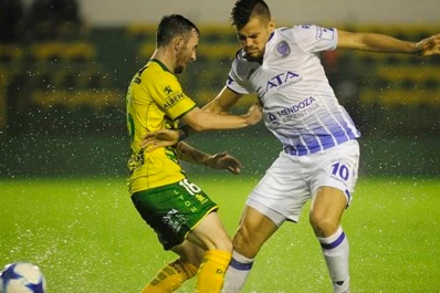 Godoy Cruz y Defensa empataron bajo una lluvia torrencial