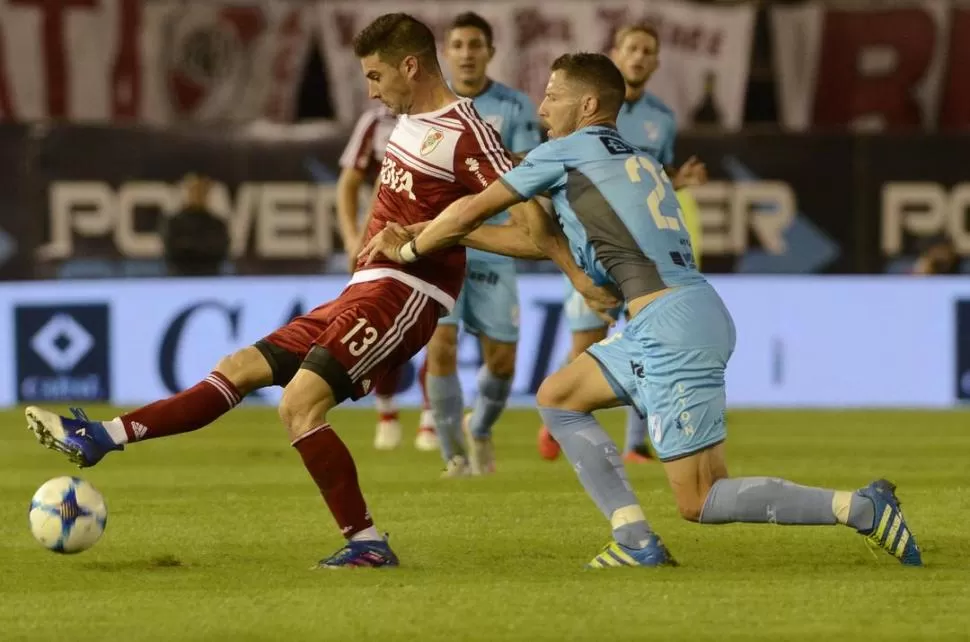  DETERMINANTE. Lucas Alario, autor de dos goles, volvió a demostrar toda su categoría al ser una pieza clave para que River goleara a Temperley en el Monumental. Dyn