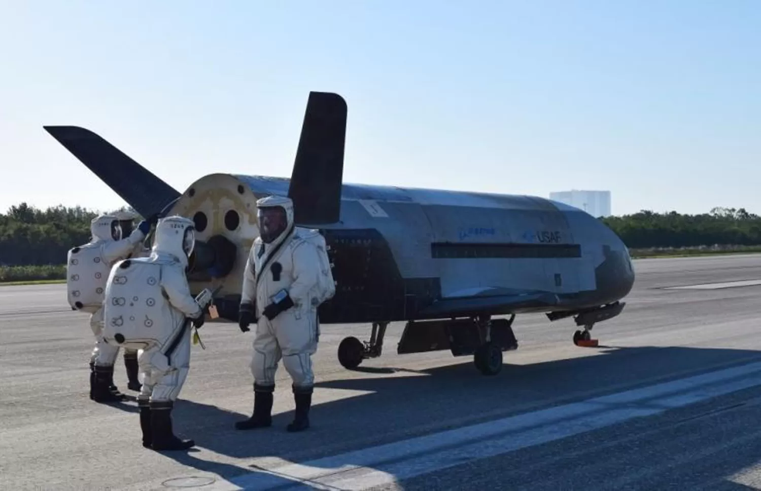 Video: un avión secreto de Estados Unidos aterrizó en Florida luego de una explosión sónica