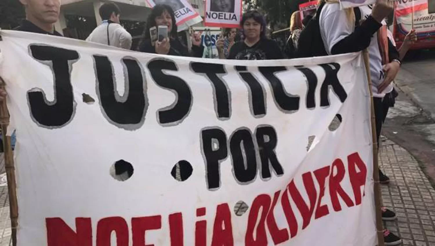 MARCHA POR NOELIA. FOTO TOMADA DE PRIMERPLANOONLINE.COM.AR