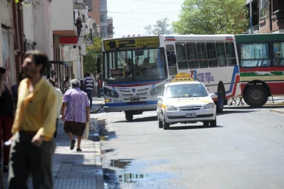Apuñalaron a un chofer de la línea 12: denuncian que no funciona el botón antipánico