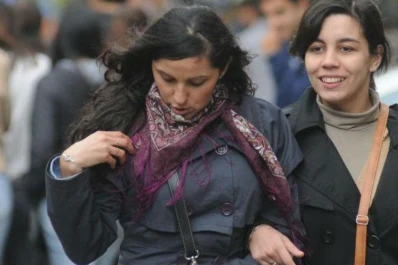 Abrigate y salí con paraguas porque volvió el frío