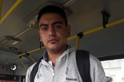 Un tucumano buscaba trabajo en un colectivo y su pedido se convirtió en un fenómeno viral