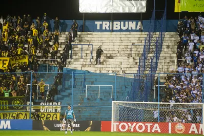 La Conmebol sancionará a Peñarol por el accionar de sus hinchas ante Atlético