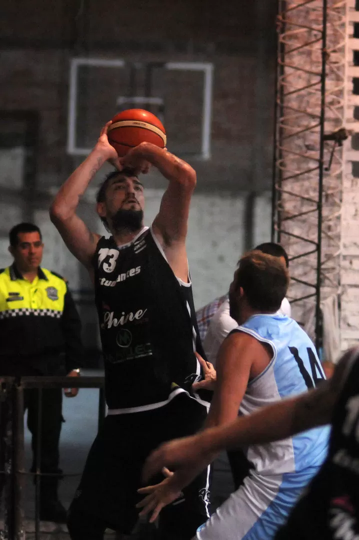 MUY PAREJO. Estudiantes venció a Alberdi y es uno de los líderes de la zona B. la gaceta / foto de DIEGO ARAOZ