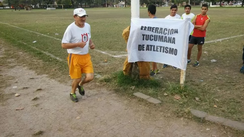 EXCELENTE PERFORMANCE. El veterano Carlos Zelarayán se lució en la pista. foto de guillermo rubino