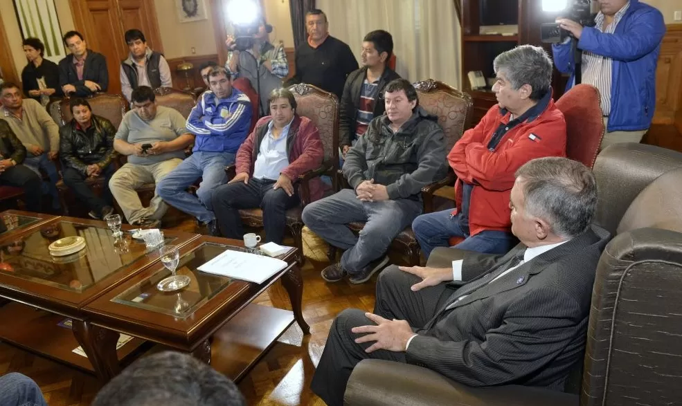 REUNIÓN. Jaldo junto a dirigentes de UATRE, en Casa de Gobierno. IMAGEN PRENSA Y COMUNICACIÓN 