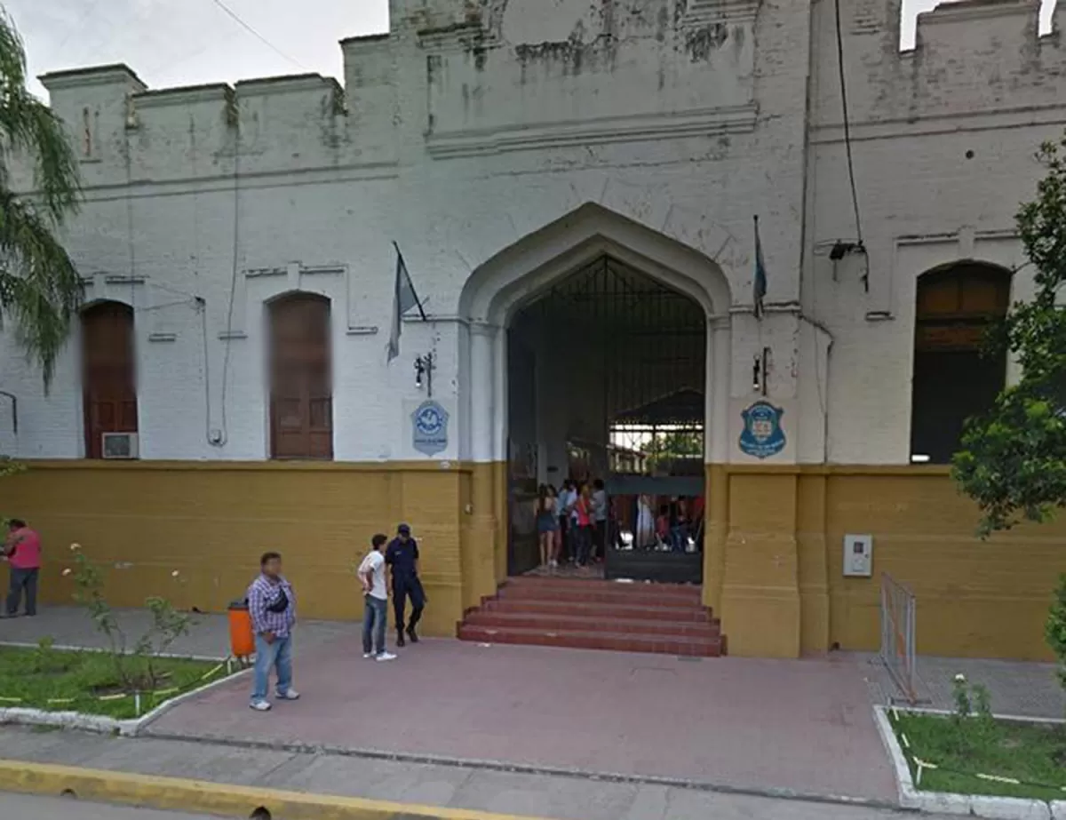 ESCUELA DE POLICÍA. La institución funcional en la calle Muñecas. ARCHIVO