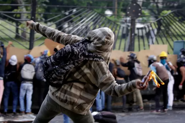 Civiles son puestos a la orden de tribunales militares en Venezuela