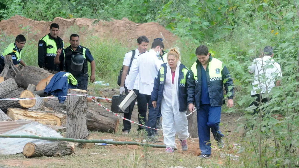 EN BUSCA DE PISTAS. La Policía busca intensamente a Daiana. LA GACETA / ANTONIO FERRONI
