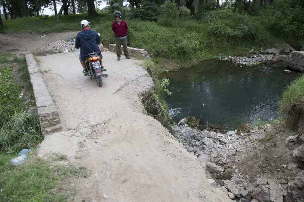 SIN LUGAR PARA LOS AUTOS. De los cuatro puentes que hay dentro del parque, uno quedó inhabilitado para el tránsito vehicular. la gaceta / FOTOs DE JORGE OLMOS SGROSSO