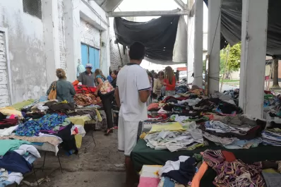 Continuarán los operativos para que los feriantes no se instalen en la cancha de Atlético