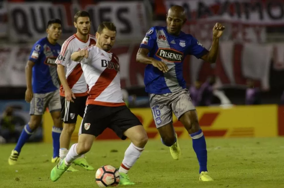 HOMBRE CLAVE. Rodrigo Mora anotó de penal el gol de la clasificación de River. DYN