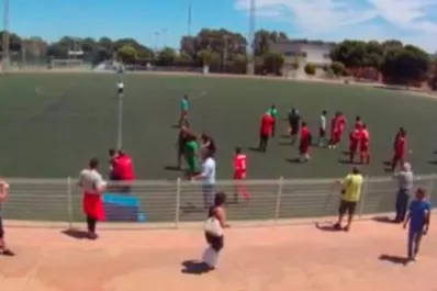 Video: un futbolista falló un penal a propósito porque fue amenazado de muerte