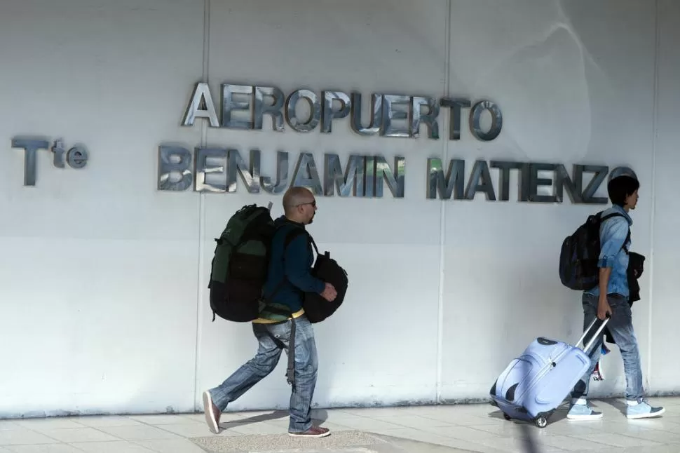 PUNTO DE ENCUENTRO. Los transfer hacia Termas de Río Hondo saldrían desde el aeropuerto tucumano, que también sería punto de arribo. la gaceta / foto de diego aráoz