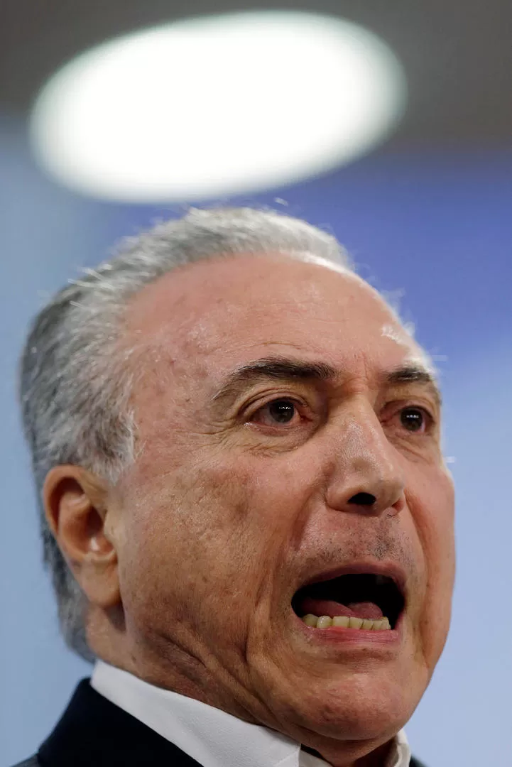 PROBLEMAS. Michel Temer echó  a un asesor detenido por la policía. reuters