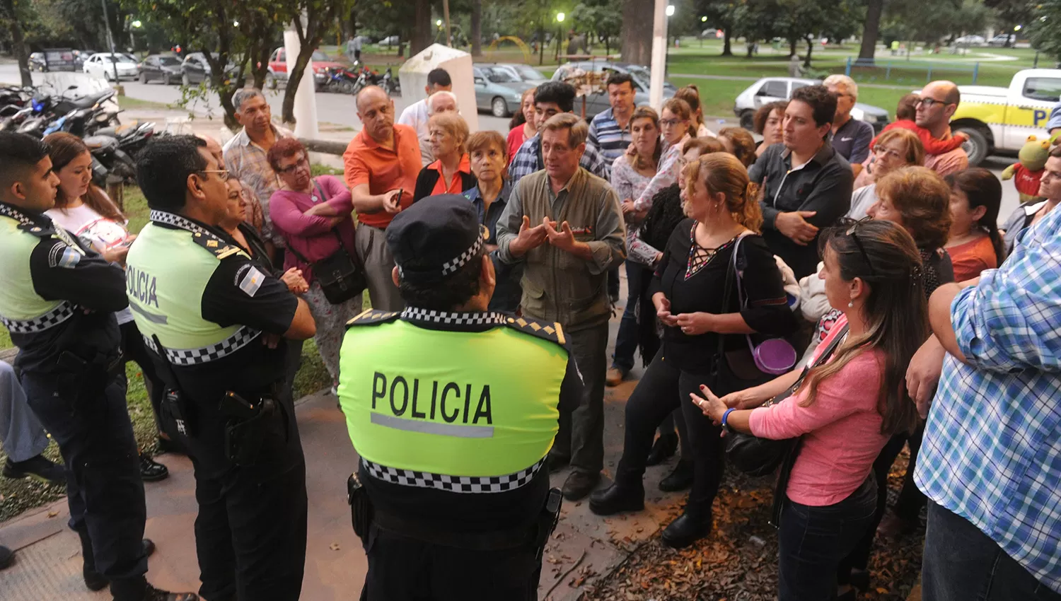 La semana pasada, vecinos de Yerba Buena se reunieron con autoridades policiales por la inseguridad. Una agrupación ciclística hará el lunes otro reclamo.
ARCHIVO