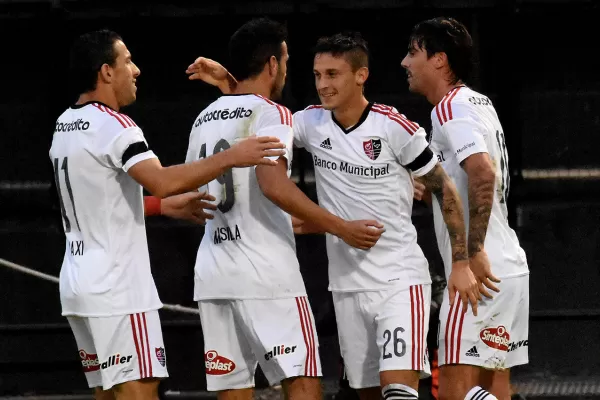 Newell's derrotó a Olimpo y vuelve a prenderse en la pelea por el título