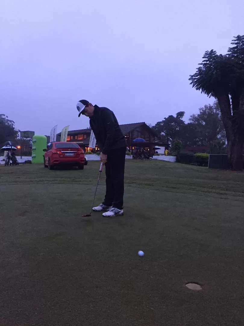 SIGUE FIRME. Allende le sacó una diferencia de seis golpes al segundo. prensa jockey club