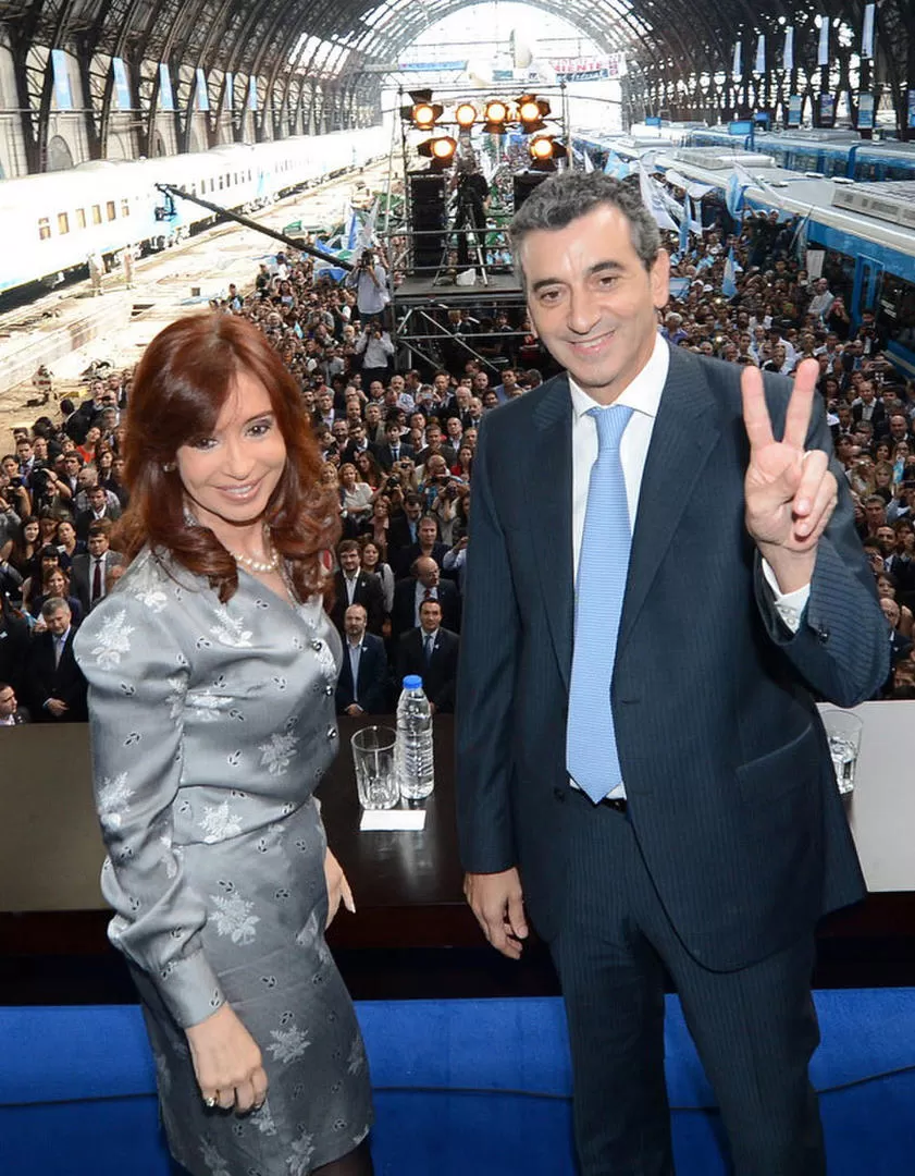 OTROS TIEMPOS. Una sonriente Cristina posa junto con Randazzo. La política los encuentra en vías paralelas. dyn (archivo)