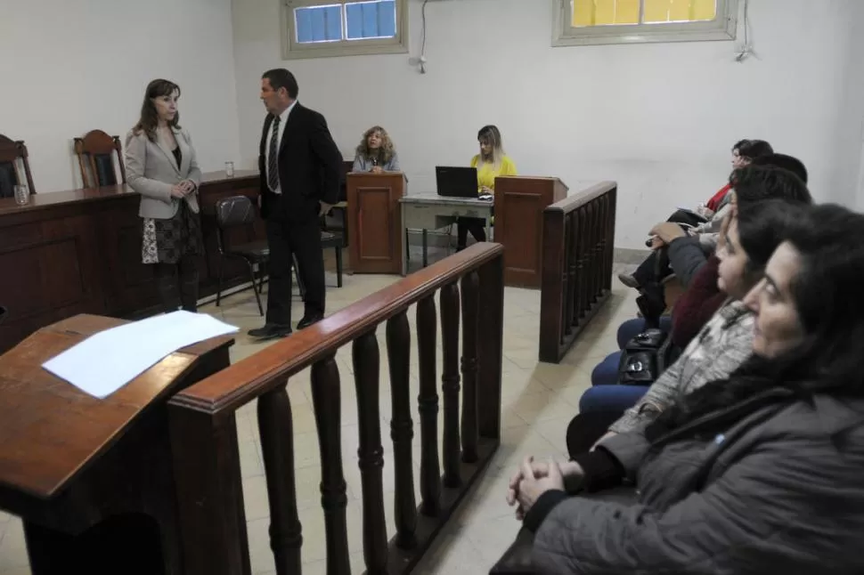 DOS HORAS DE DEBATE. Solórzano encabezó la reunión con representantes de los tres poderes y directivos de los colegios Gymnasium, Guido Spano y Cenait. la gaceta / foto de Analía Jaramillo