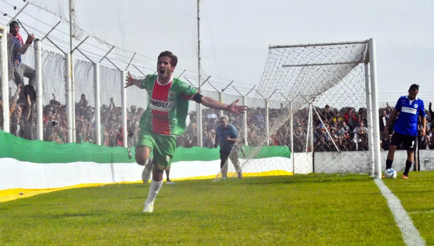 GOLEADOR. Gonzalo Urquijo es la figura del Sojero, que logró el histórico ascenso. FOTO TOMADA DE LANACION.COM.AR