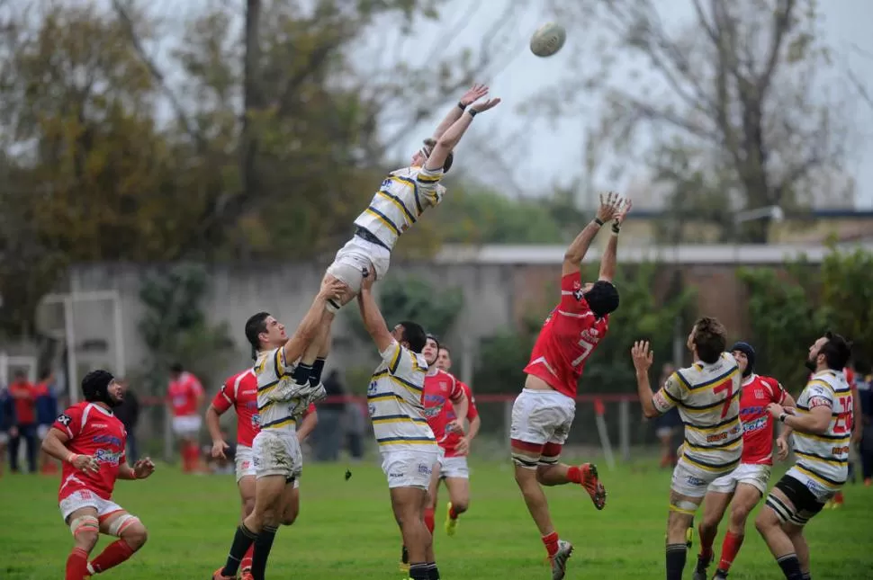 UN PARTIDO CON “ALTURA”. Lawn Tennis y Los Tarcos reeditarán un nuevo clásico que promete grandes emociones. la gaceta / foto de franco vera (archivo)