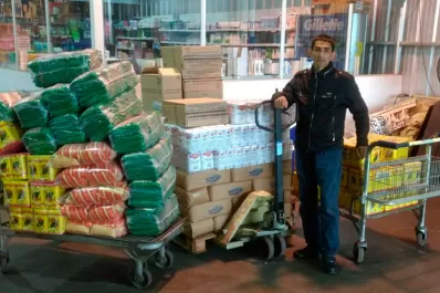 Vendió su moto y con el dinero compró mercadería para los inundados de La Madrid