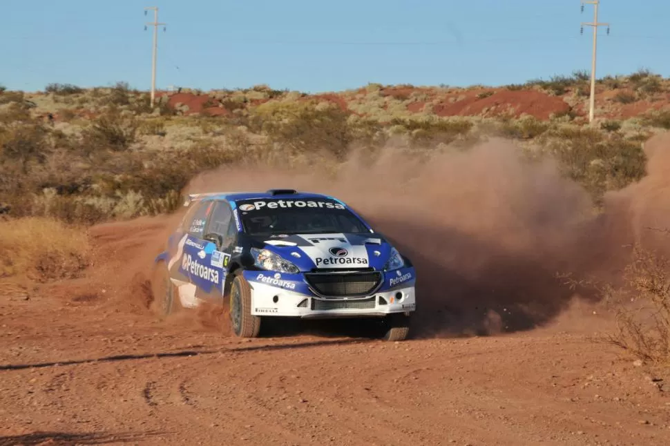 IMPECABLE. El Peugeot 208 logró un rendimiento sólido en el particular terreno neuquino; a su mando, Gerónimo Padilla supo cómo sacarle todo su potencial. fotos de marcelino mercado 