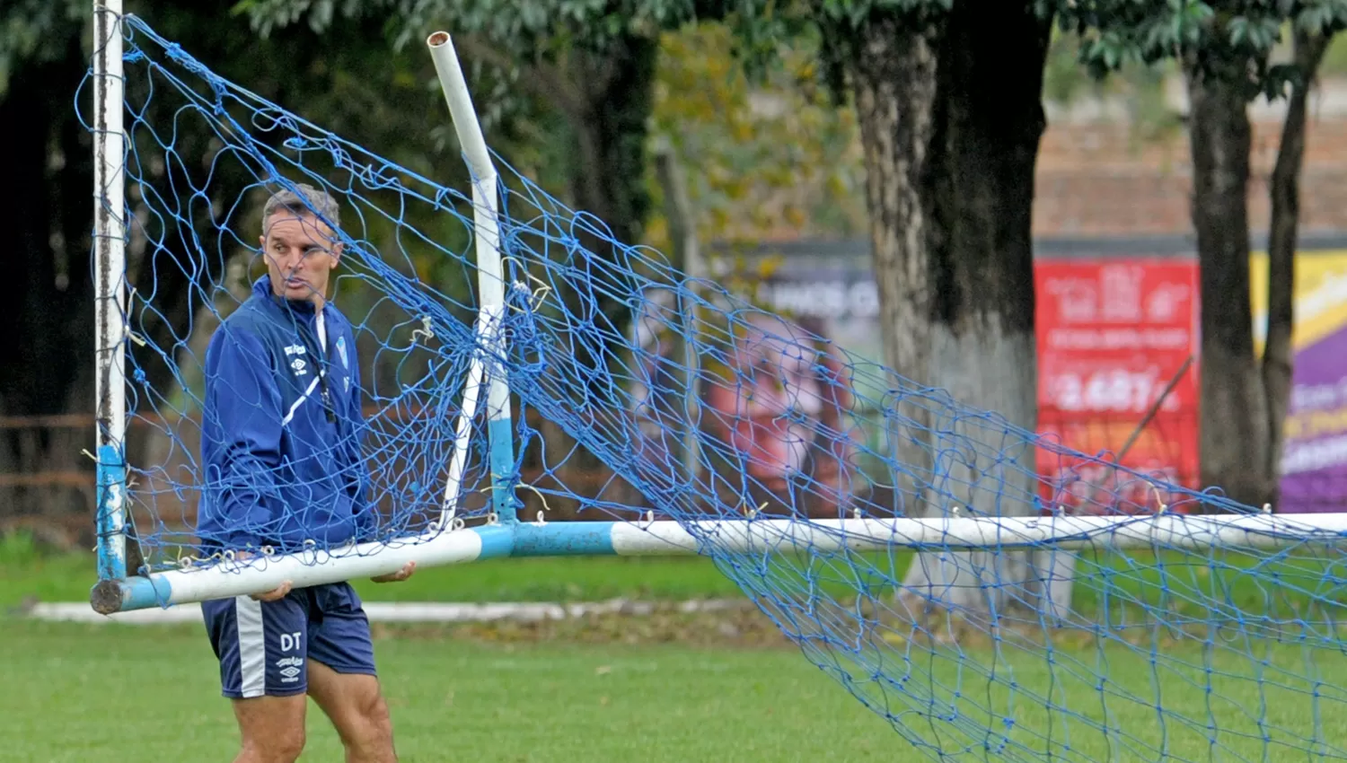 UNA LOCURA. El DT Decano denunció que lo acusaron de querer perjudicar a River y beneficiar a Boca. ARCHIVO LA GACETA / FOTO DE FRANCO VERA