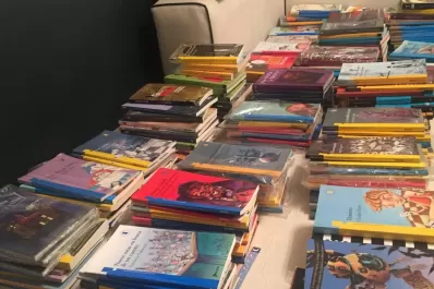 Ceferino Décima continúa su campaña de entrega de bibliotecas populares