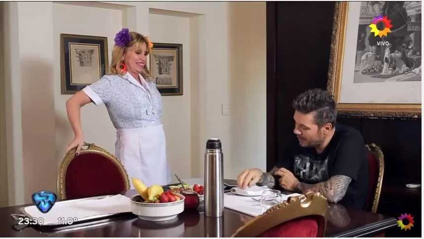 Flor Peña y Marcelo Tinelli en su casa.FOTO CAPTURA DE VIDEO.