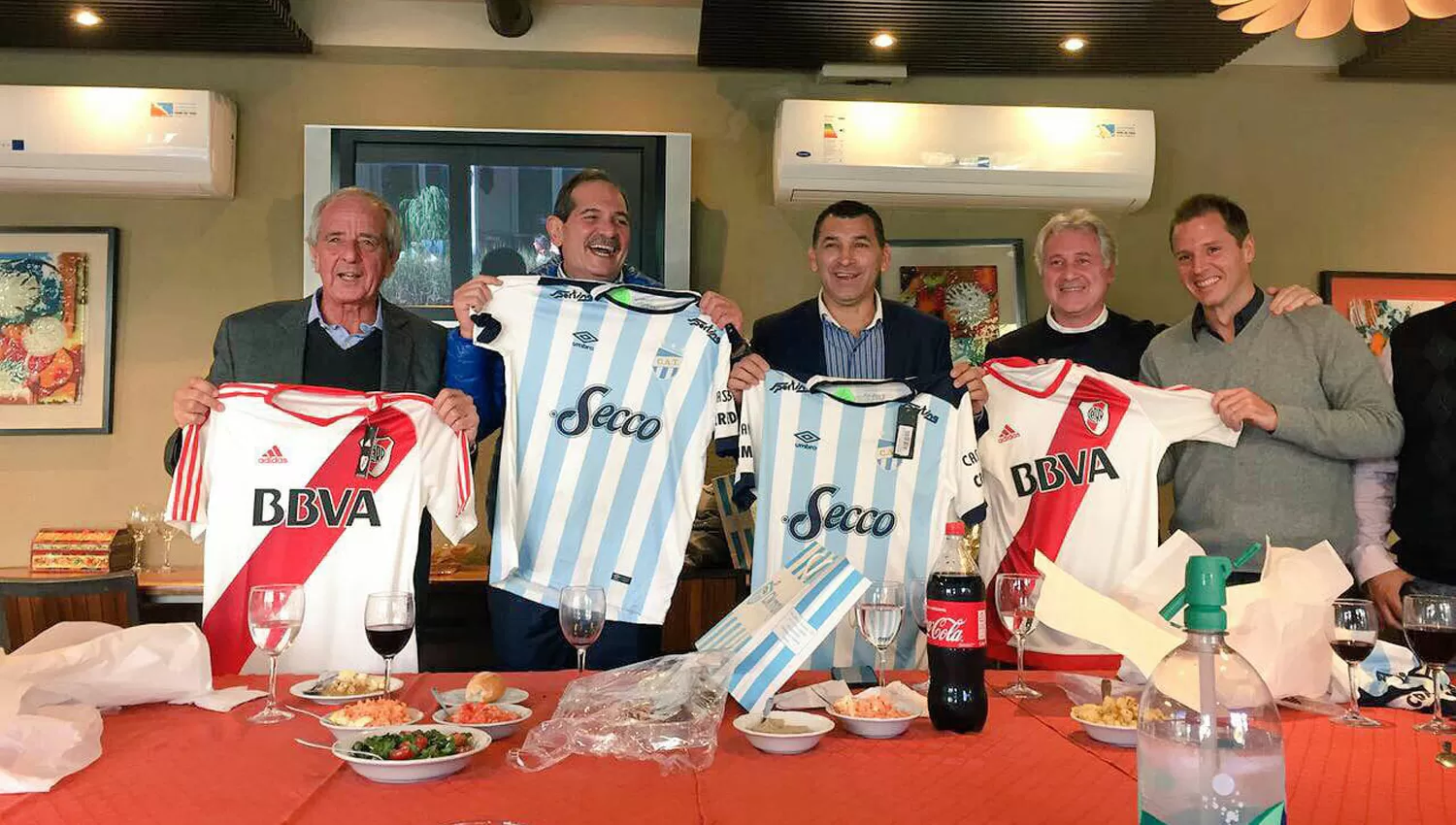 Alperovich y Leito compartieron un asado con los dirigentes de River