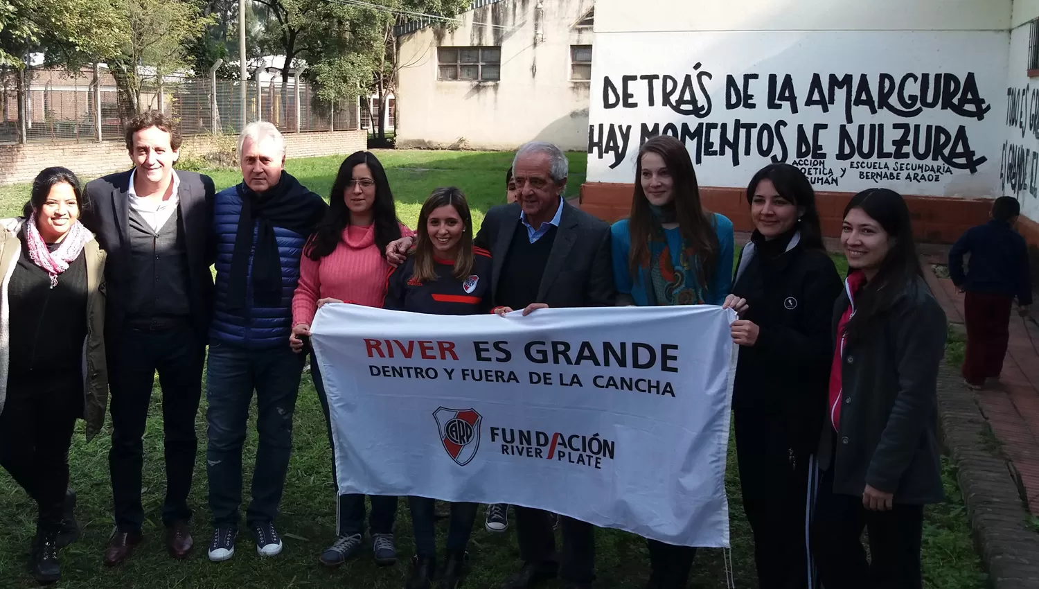 DIRIGENTES DE RIVER EN EL HOGAR EVA PERÓN (foto gentileza Voluntariado Dibujando Sonrisas)