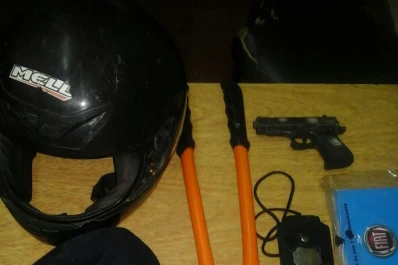 Atrapan a ladrones que robaron vestidos con uniforme policial