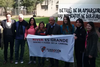 Dirigentes de River visitaron el Hogar Eva Perón y entregaron donaciones